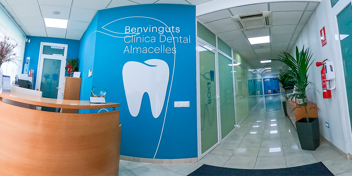 Imatge de la recepció de la clínica Dental Almacelles
